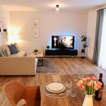 Geraeumiges 2R City-Apartment Uninaehe Mit Tv Streaming, Terrasse Magdeburgo Exterior foto